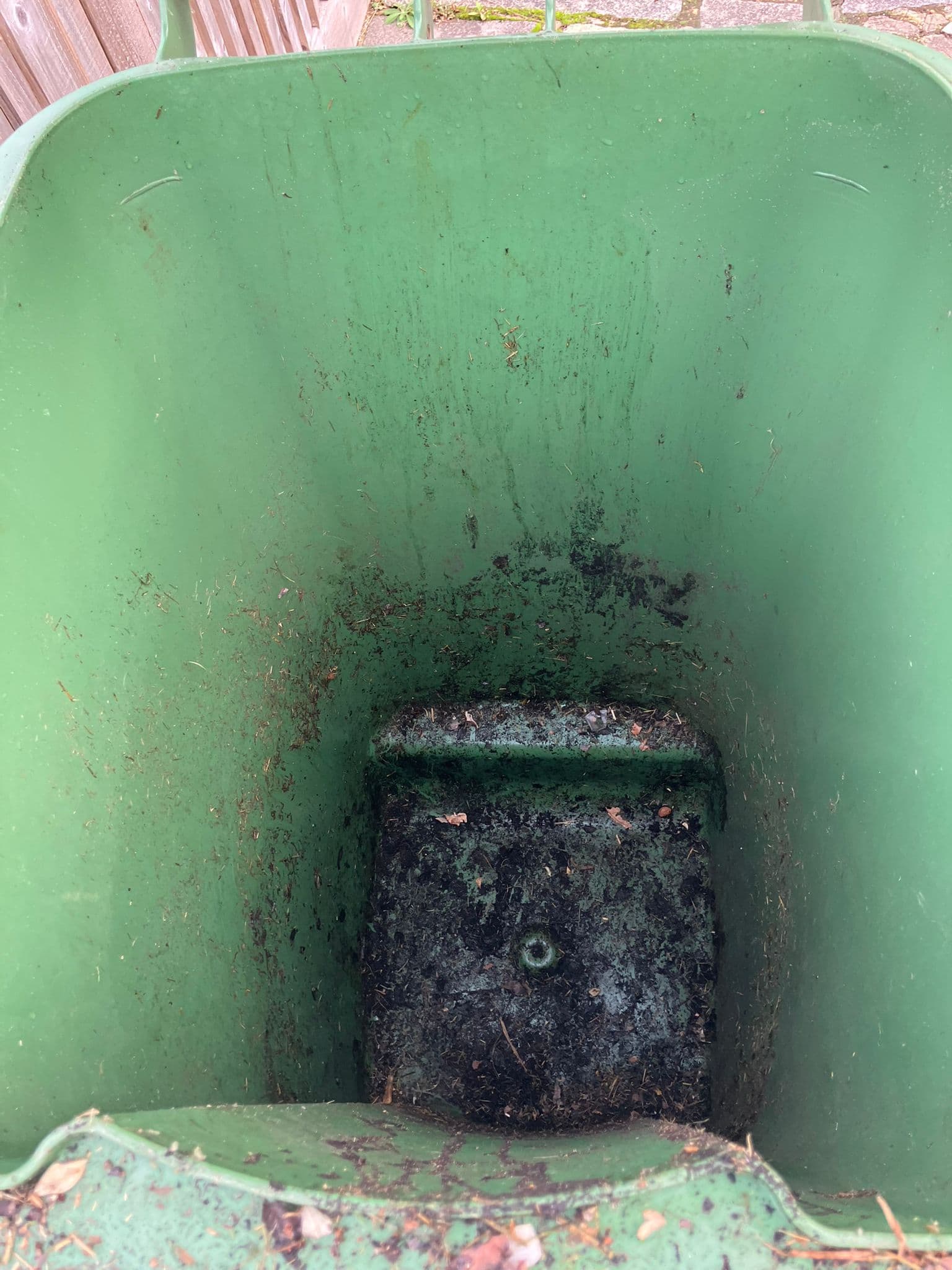Wheelie bin before cleaning